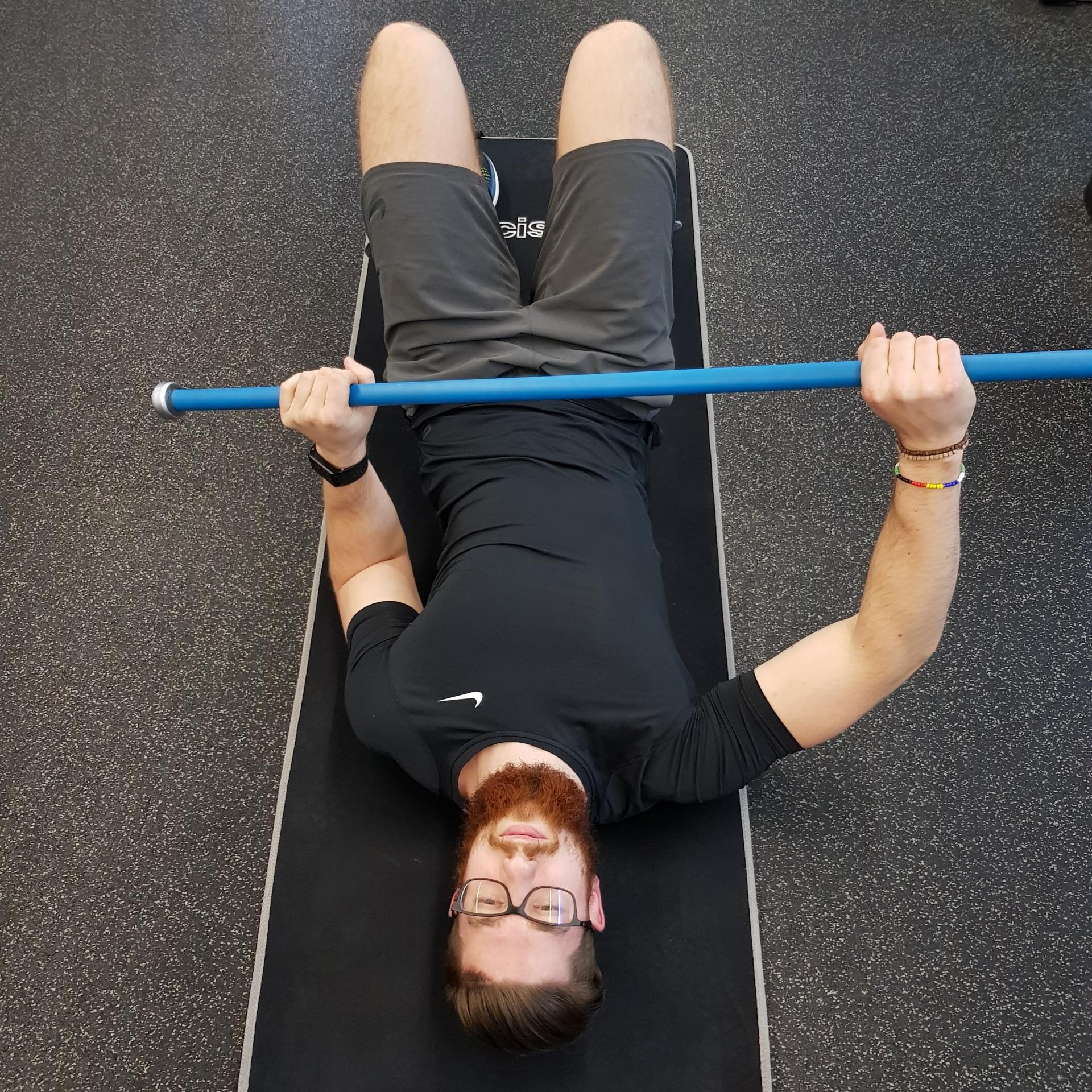 peties sąnario tempimo pratimai - išorinė rotacija su lazdele